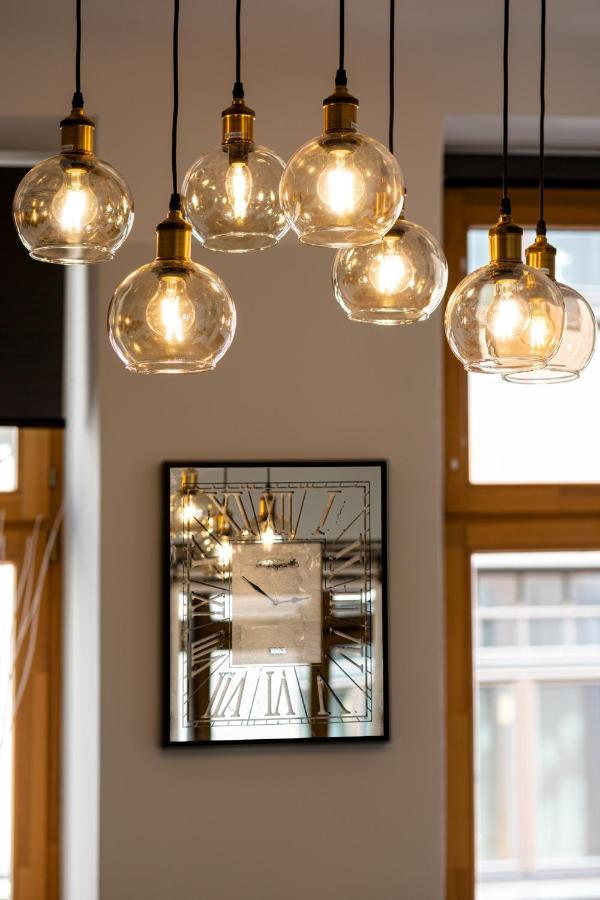 Art Design King Bed Studio Apartment In Old Town Riga Luaran gambar