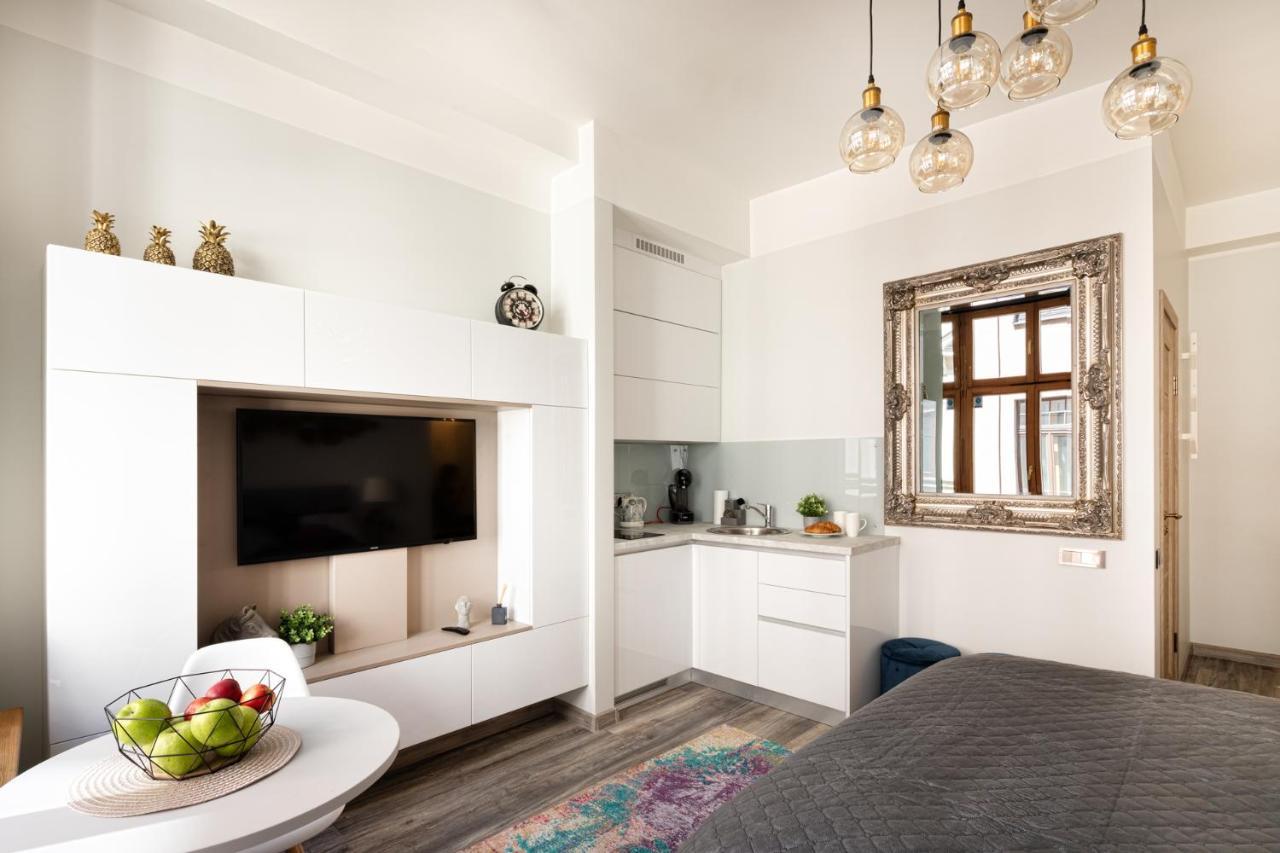 Art Design King Bed Studio Apartment In Old Town Riga Luaran gambar