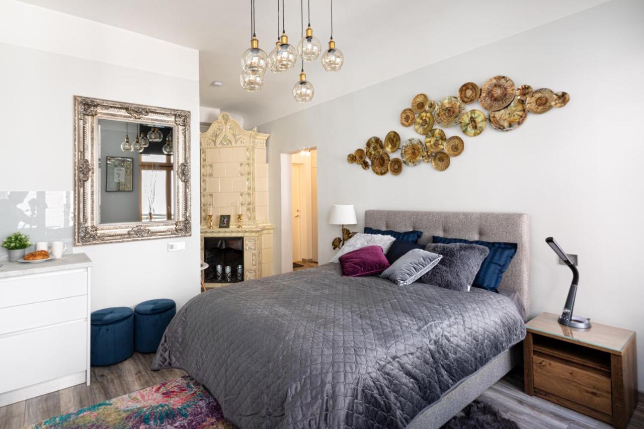 Art Design King Bed Studio Apartment In Old Town Riga Luaran gambar