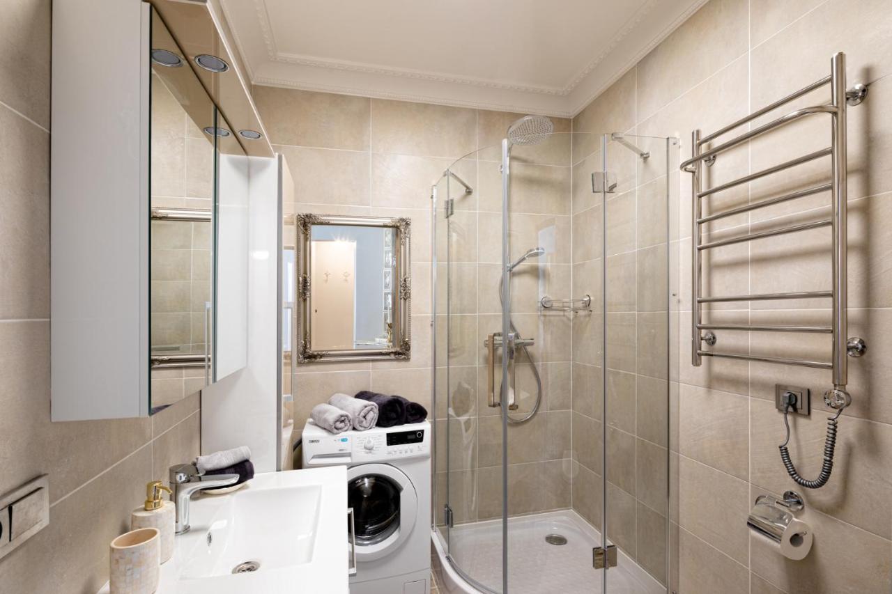 Art Design King Bed Studio Apartment In Old Town Riga Luaran gambar