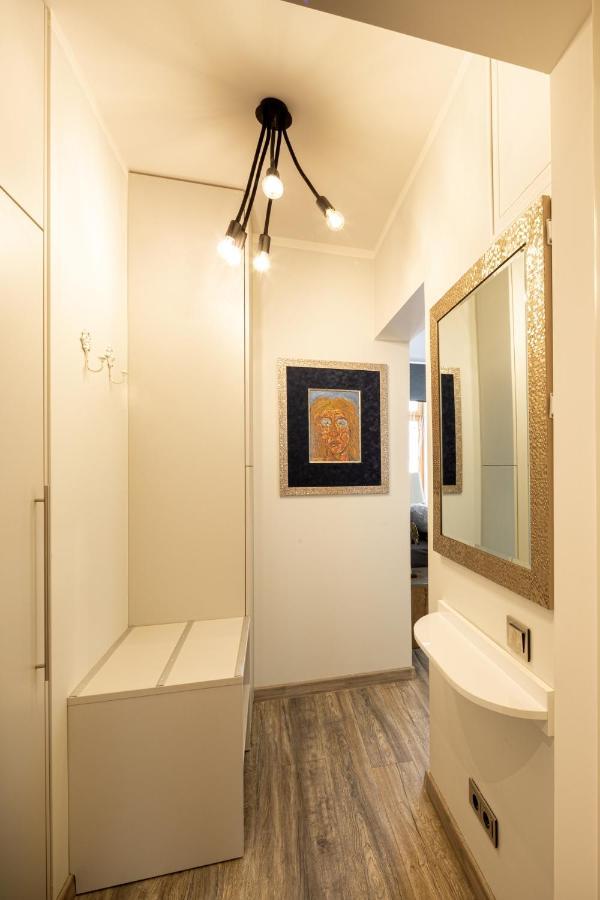 Art Design King Bed Studio Apartment In Old Town Riga Luaran gambar